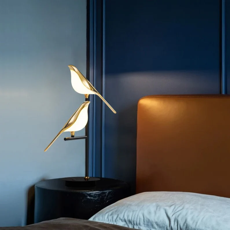Lampe de chevet noire ornée d’oiseaux dorés - Image 3